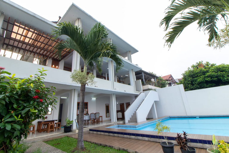 Villa Naba Syariah 4BR with Private Pool Family Only, Bandung