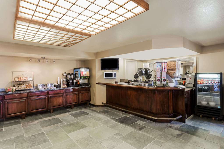 Food & Drinks 5, Country Inn&Suites Radisson Vallejo Napa Valley Ca, Solano