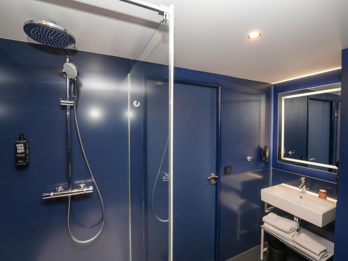 Bathroom 3, ibis Paris Gare Montparnasse Catalogne, Paris