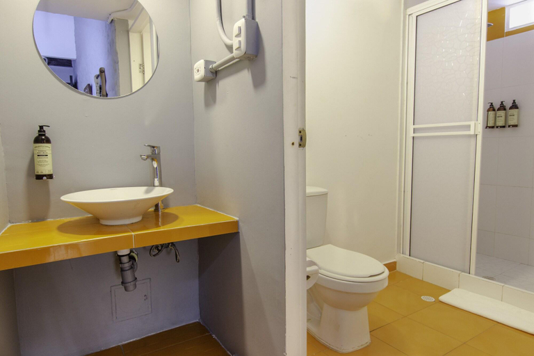 Bathroom 4, Selina Palomino, Riohacha