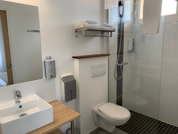 Bathroom, Logis Hotel l'Oceana, Gironde