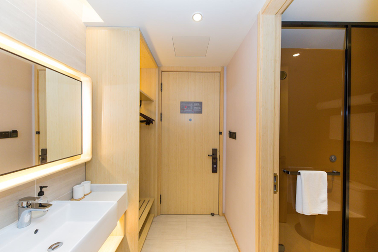 Bathroom 4, Ji Hotel (Shanghai Jing'ansi Middle Huaihai Road), Shanghai