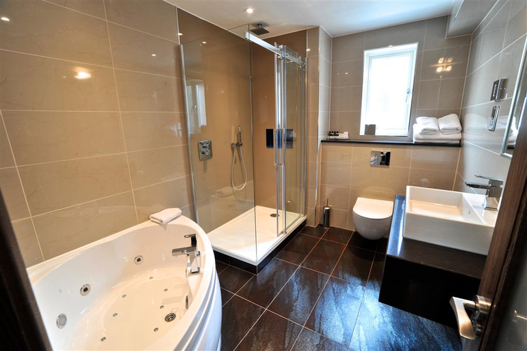 Bathroom 3, Frensham Pond Surrey, Surrey