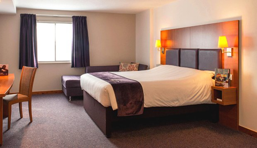 Bedroom 4, Premier Inn Manchester - Handforth, Cheshire East