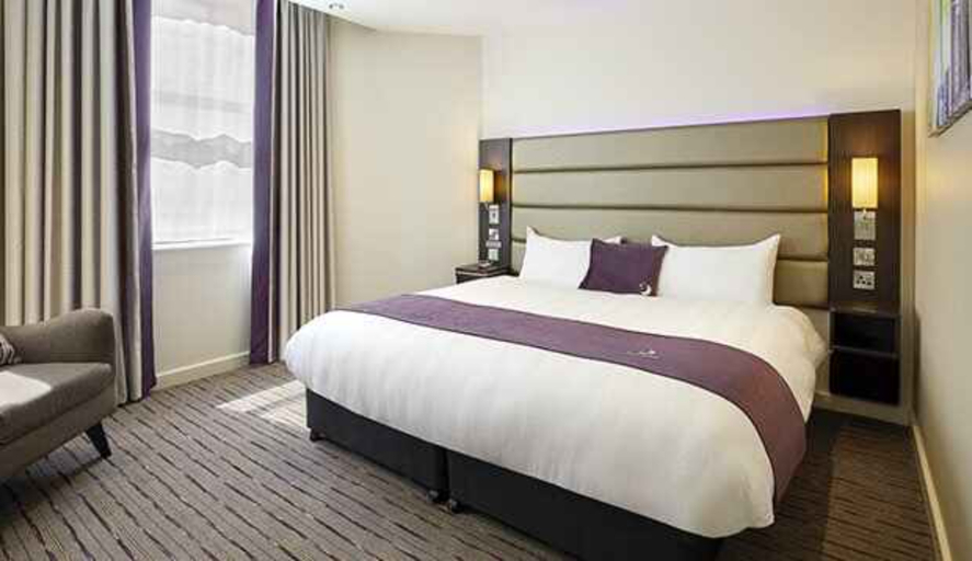 Bedroom 3, Premier Inn Manchester - Cheadle, Stockport