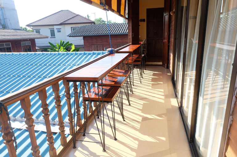 Exterior & Views 12
