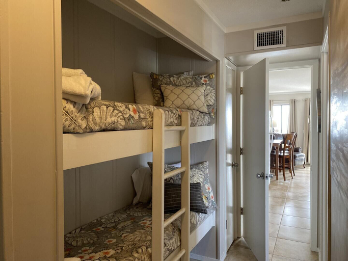 Bedroom 2, Admiral's Row, Beaufort