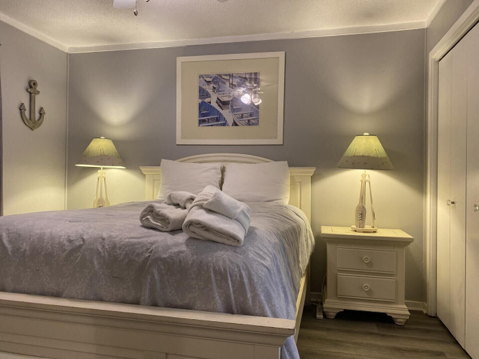 Bedroom 4, Admiral's Row, Beaufort
