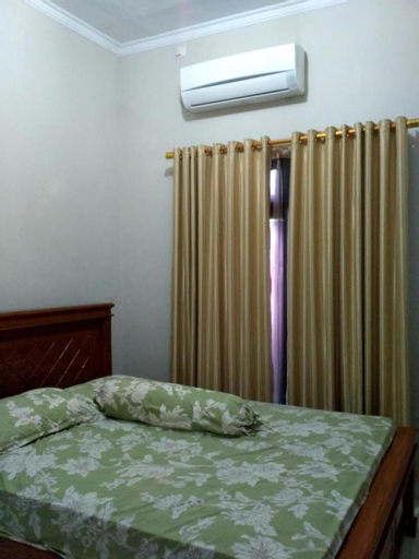 Bedroom 2, WIEN HOMESTAY 2 CIREBON - F9 Family Homestay, Cirebon