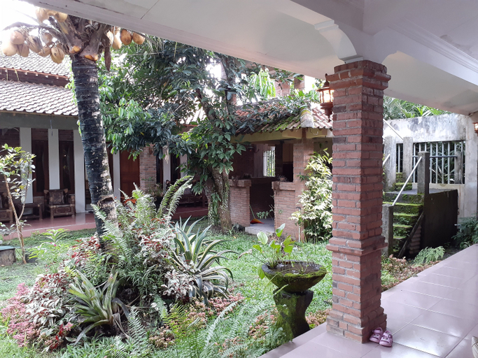Exterior & Views 2, Kumojoyo Homestay, Magelang
