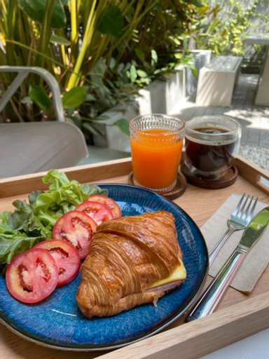 Nidhra Boutique Hotel - Food & Drinks