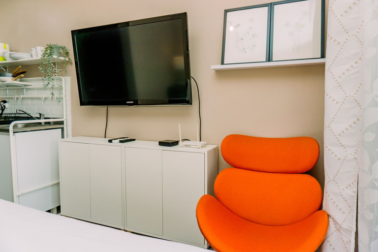 Others 2, Best Deal and Comfy Studio at Transpark Bintaro Apartment By Travelio, South Tangerang