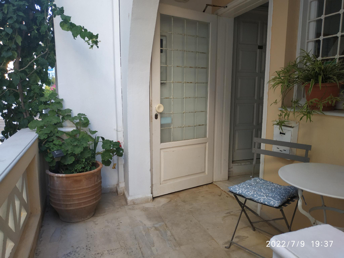 Others 5, Super economy studio, Crete