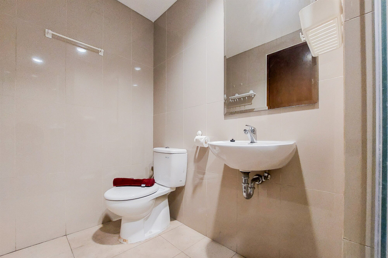 Bathroom 5, Nice and Comfort 1BR Apartment at M-Town Signature By Travelio, Tangerang