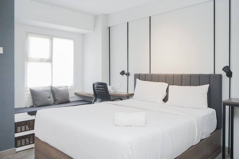 Warm and Simply Studio Room at Urbantown Serpong Apartment By Travelio, South Tangerang