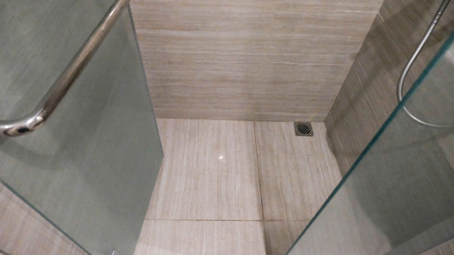 Others, Spacious and Elegant 3BR Apartment at La Riz Supermall Mansion By Travelio, Surabaya