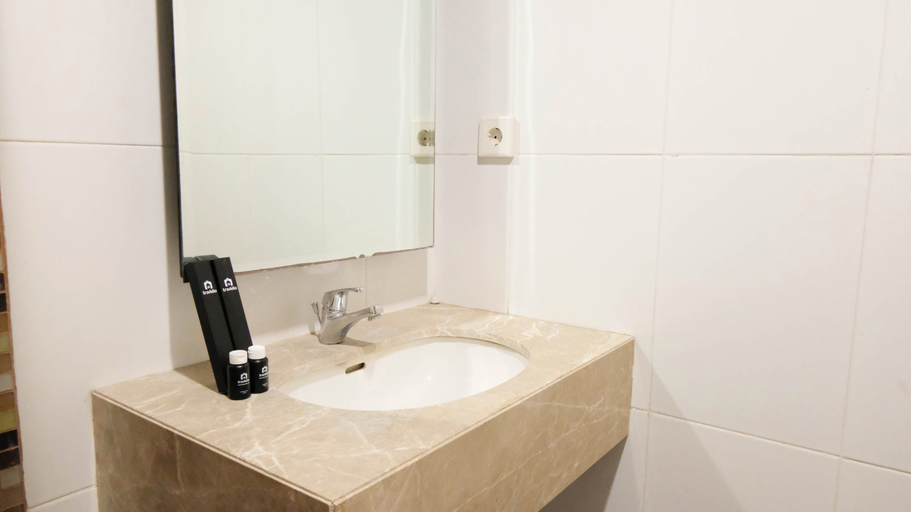 Bedroom 4, Spacious 2BR with Access to Mall at Aryaduta Residence Surabaya Apartment By Travelio, Surabaya