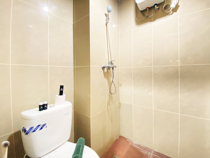 Bathroom 3, Modern Studio Room Apartment at Taman Melati Jatinangor By Travelio, Sumedang