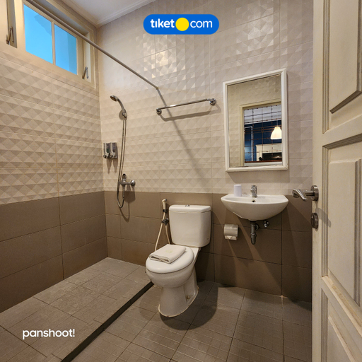Bathroom 5, Rumah Kertajaya, Surabaya