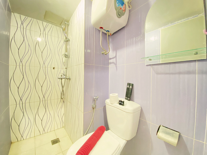 Bathroom 5, Homey 1BR at Jarrdin Cihampelas Apartment By Travelio, Bandung