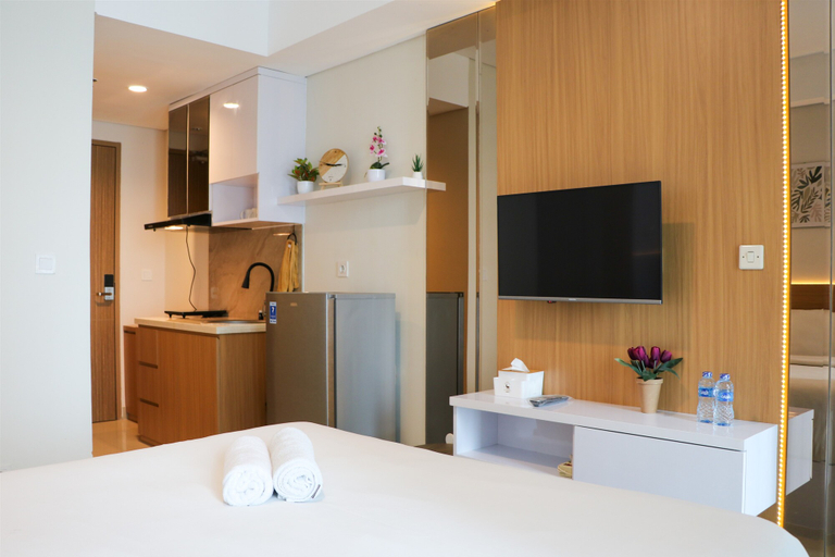 Bedroom 4, Elegant and Comfy Studio at Tamansari Iswara Apartment By Travelio, Bekasi