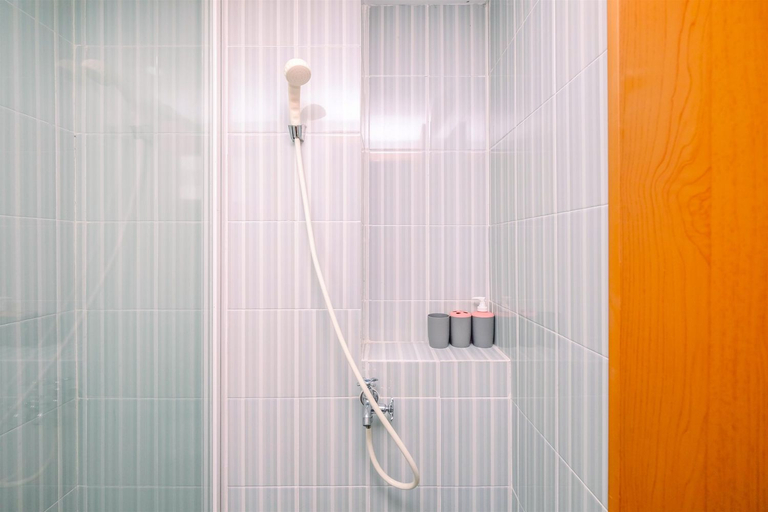 Bathroom 5, Pleasurable and Tidy Studio Cinere Resort Apartment By Travelio, Depok