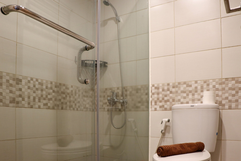 Bedroom 3, Elegant and Comfy Studio at Tamansari Iswara Apartment By Travelio, Bekasi
