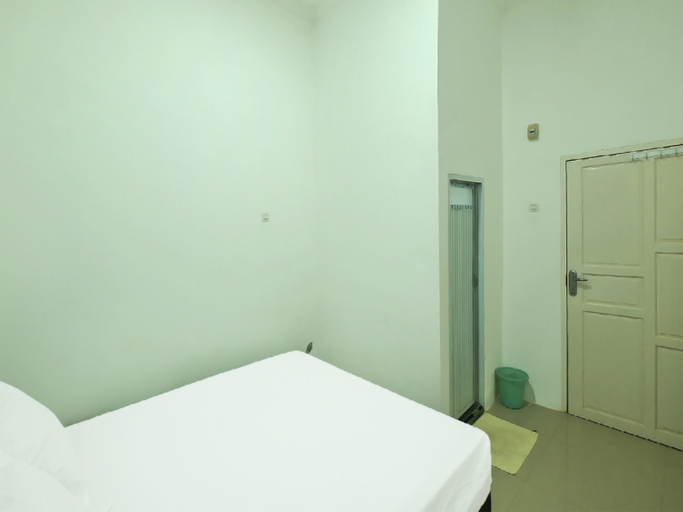 RedDoorz Plus @ Lovina Inn Tonrangeng River Side, Parepare