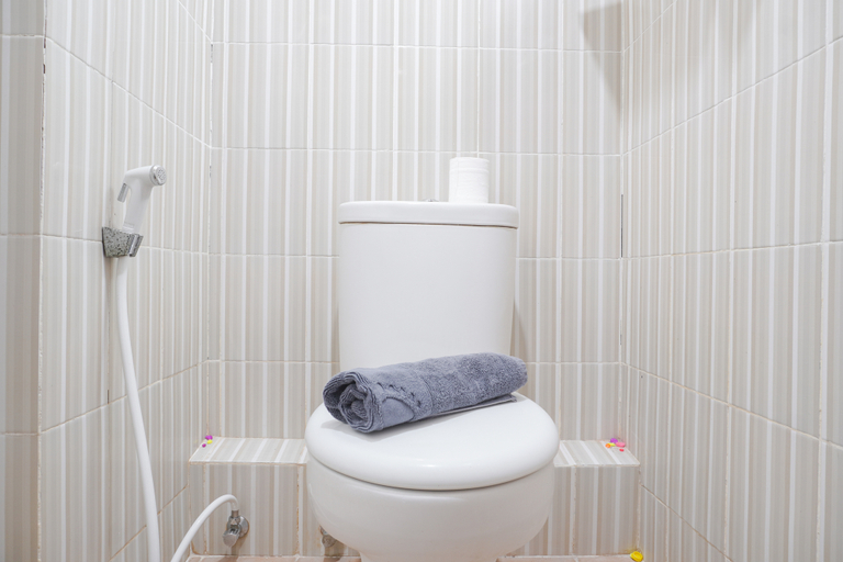 Bathroom 5, Warm and Tidy Studio at Cinere Resort Apartment By Travelio, Depok