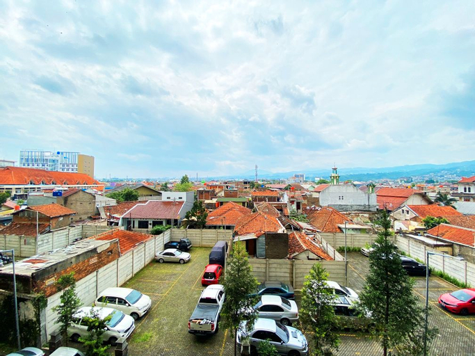 Exterior & Views 5, Homey 2BR at Gateway Ahmad Yani Cicadas Apartment By Travelio, Bandung