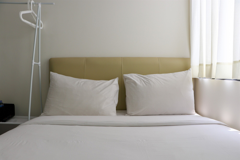Bedroom 3, Homey and Minimalist Studio Apartment Osaka Riverview PIK 2 By Travelio, Tangerang