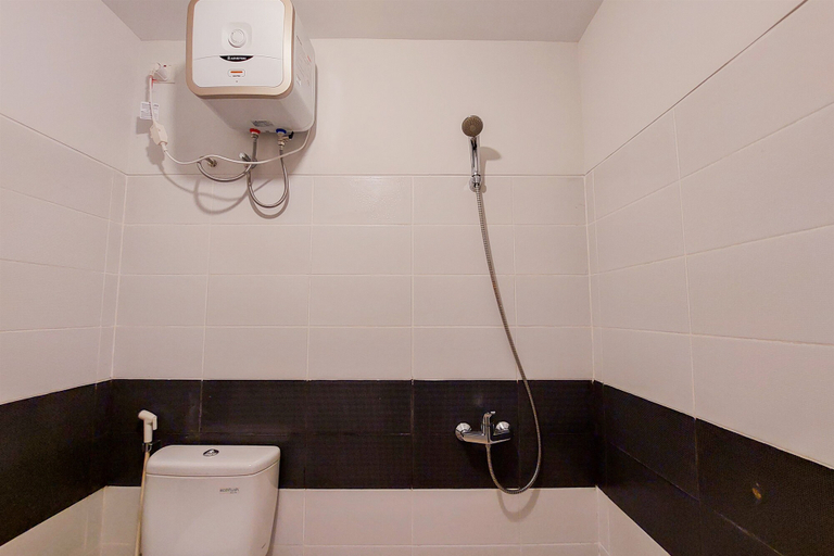Bathroom 5, Nice and Comfort 1BR Apartment at Scientia Residence By Travelio, Tangerang