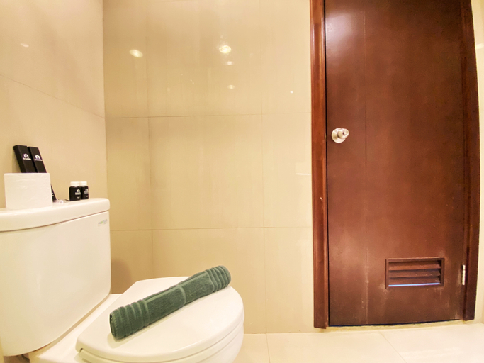 Bedroom 3, Elegant 1BR at El Royale Apartment By Travelio, Bandung