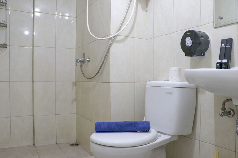 Bathroom 5, Tranquil Designed and Homey 2BR at Springlake Summarecon Bekasi Apartment By Travelio, Bekasi