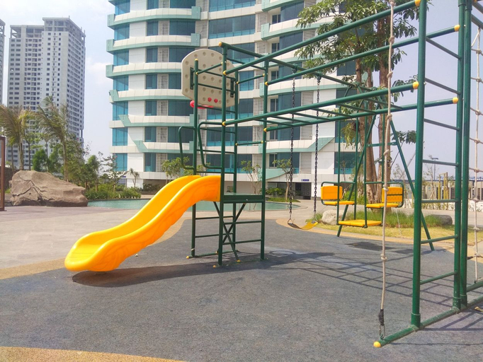 Family & Kids 3, Warm and Cozy Studio at Grand Kamala Lagoon Apartment By Travelio, Bekasi