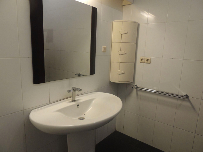Bathroom 10