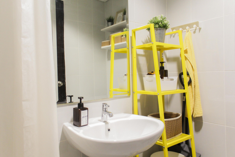 Bathroom 5, Nice and Minimalist Studio Casa De Parco Apartment BSD By Travelio, Tangerang