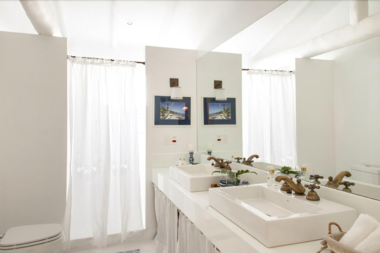 Bathroom, TW Guaimbê Exclusive Suites, Ilhabela