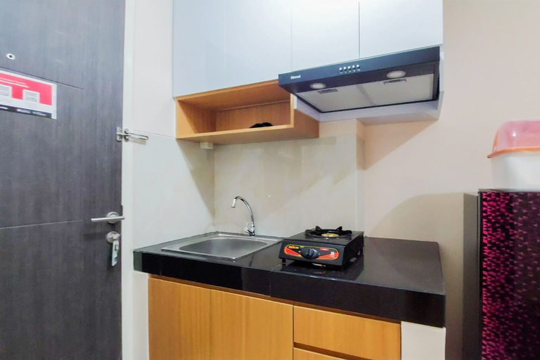 Others 4, Comfy Studio at Serpong Garden Apartment By Travelio, Tangerang