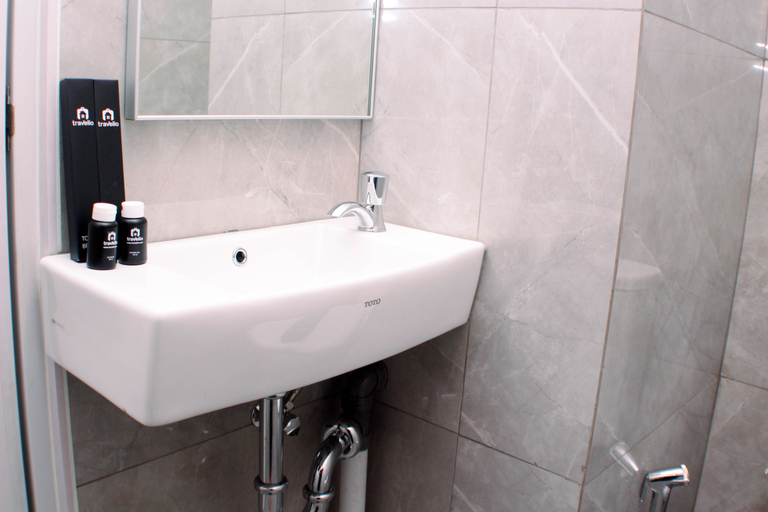 Bathroom 3, Nice and Homey Studio at Sayana Bekasi Apartment By Travelio, Bekasi
