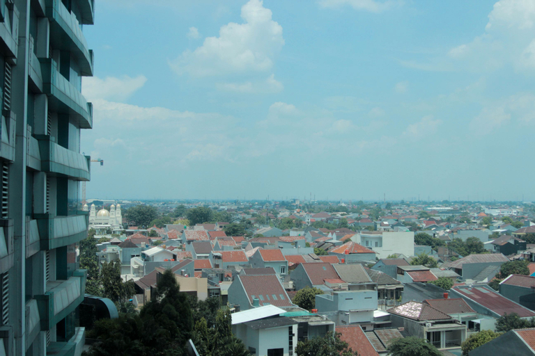 Exterior & Views 4, Warm and Cozy Studio at Grand Kamala Lagoon Apartment By Travelio, Bekasi