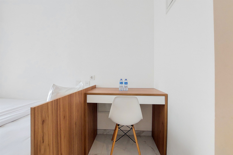 Others 2, Nice and Comfy Studio Apartment at Sky House BSD By Travelio, Tangerang Selatan