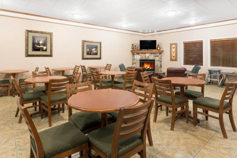 Food & Drinks 5, Ramada by Wyndham Clairmont/Grande Prairie, Division No. 19