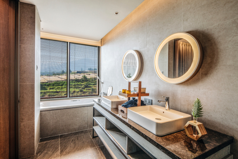 Bathroom 11