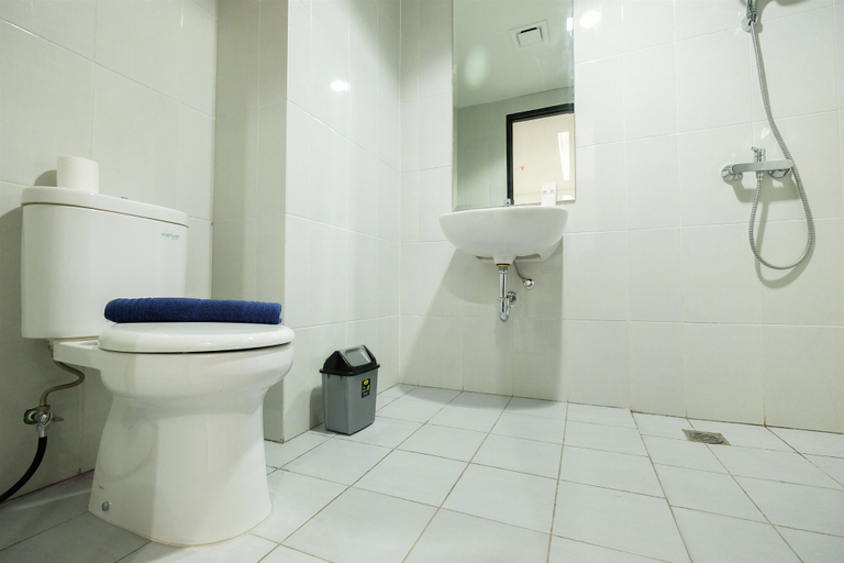 Bathroom 5, Spacious Studio Signature Park Grande By Travelio, East Jakarta