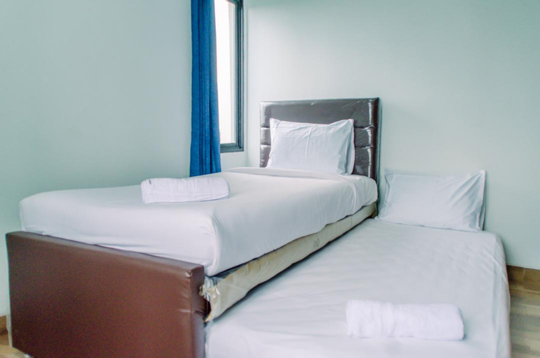 Bedroom 2, Spacious 3BR at Kondominium Golf Karawaci Apartment By Travelio, Tangerang