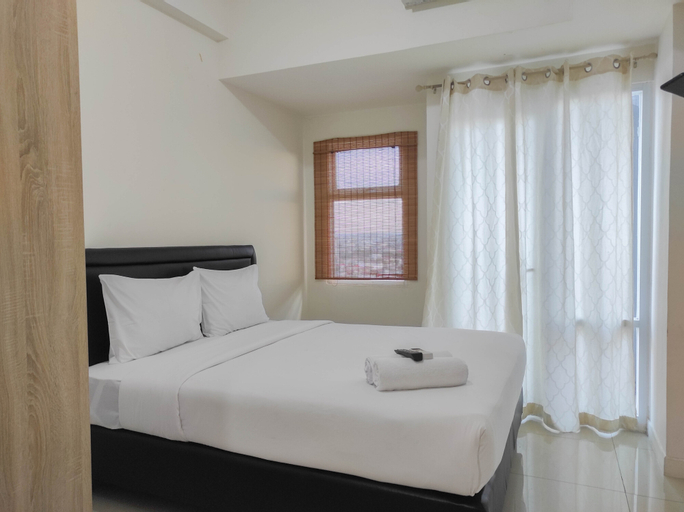 Bedroom 1, Nice and Cozy Studio at Vida View Makassar Apartment By Travelio, Makassar