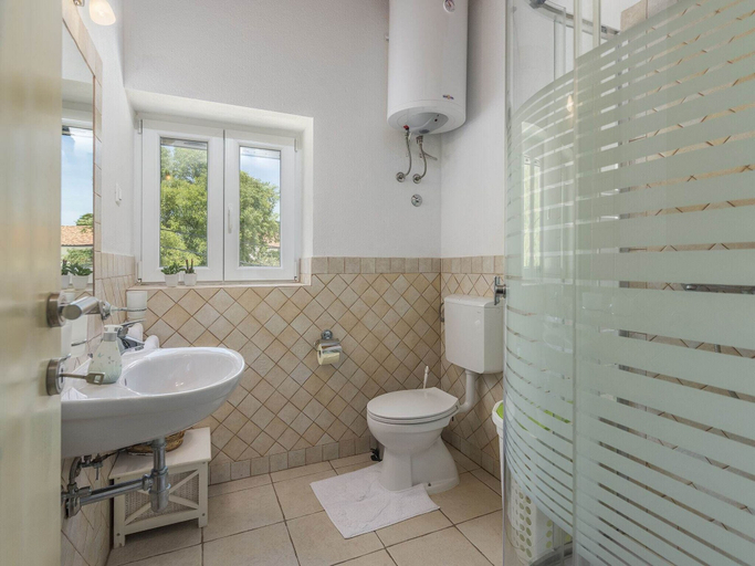 Bathroom 4, Stone house with private pool for 10 people, near Porec, Poreč