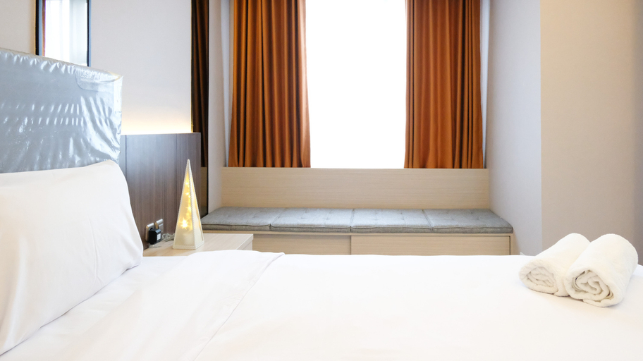 Bedroom 3, Luxurious Studio with Long Golf View at Grand Sungkono Lagoon Apartment By Travelio, Surabaya