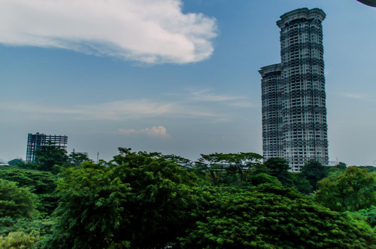 Exterior & Views 4, Spacious 3BR at Kondominium Golf Karawaci Apartment By Travelio, Tangerang